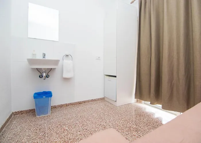 Pension Alcala Πανσιόν