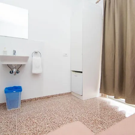 Pension Alcala בית הארחה